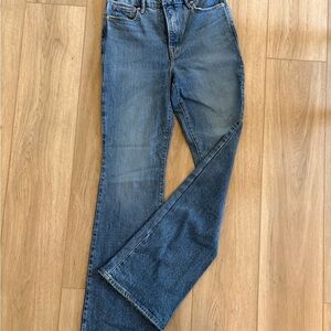 Good American Bootcut Leg Jeans in Mid Blue Wash